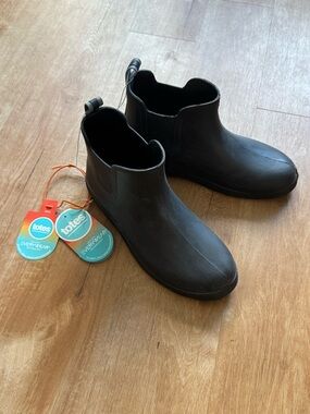 NWT totes Men’s Black Chelsea Ankle Rain Boots size 13